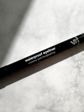 Sandstone Scandinavia ingredients and vegan badge highlighting cruelty-free ethical formulation