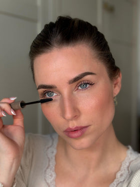 Sandstone Scandinavia applied on lashes showing length and volume benefit