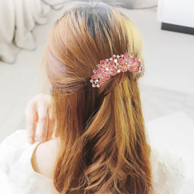 Sankuwen comb worn in styled hair for wedding elegance