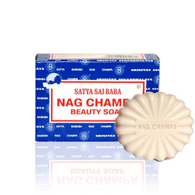 Satya soap bar close-up texture displaying large 150 g bar and smooth surface for gentle cleanse