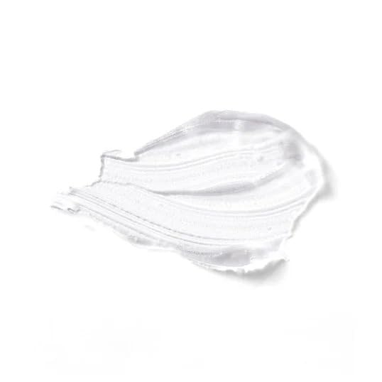 Scinex IL MAKIAGE primer in use hand application showing how it blurs pores and preps skin