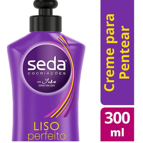 Seda cream texture close-up on fingers, showing smooth consistency for easy combing