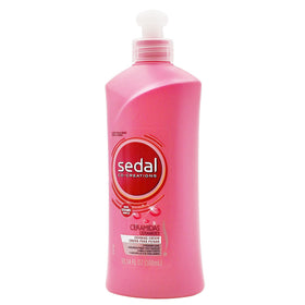 Sedal in use on damp hair demonstrating smoother, frizz-controlled results