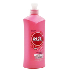 Sedal cream texture close-up highlighting lightweight, non-greasy finish