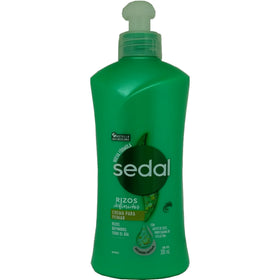 Sedal Rizos Definidos on dry curly hair showing defined, separated curl shape