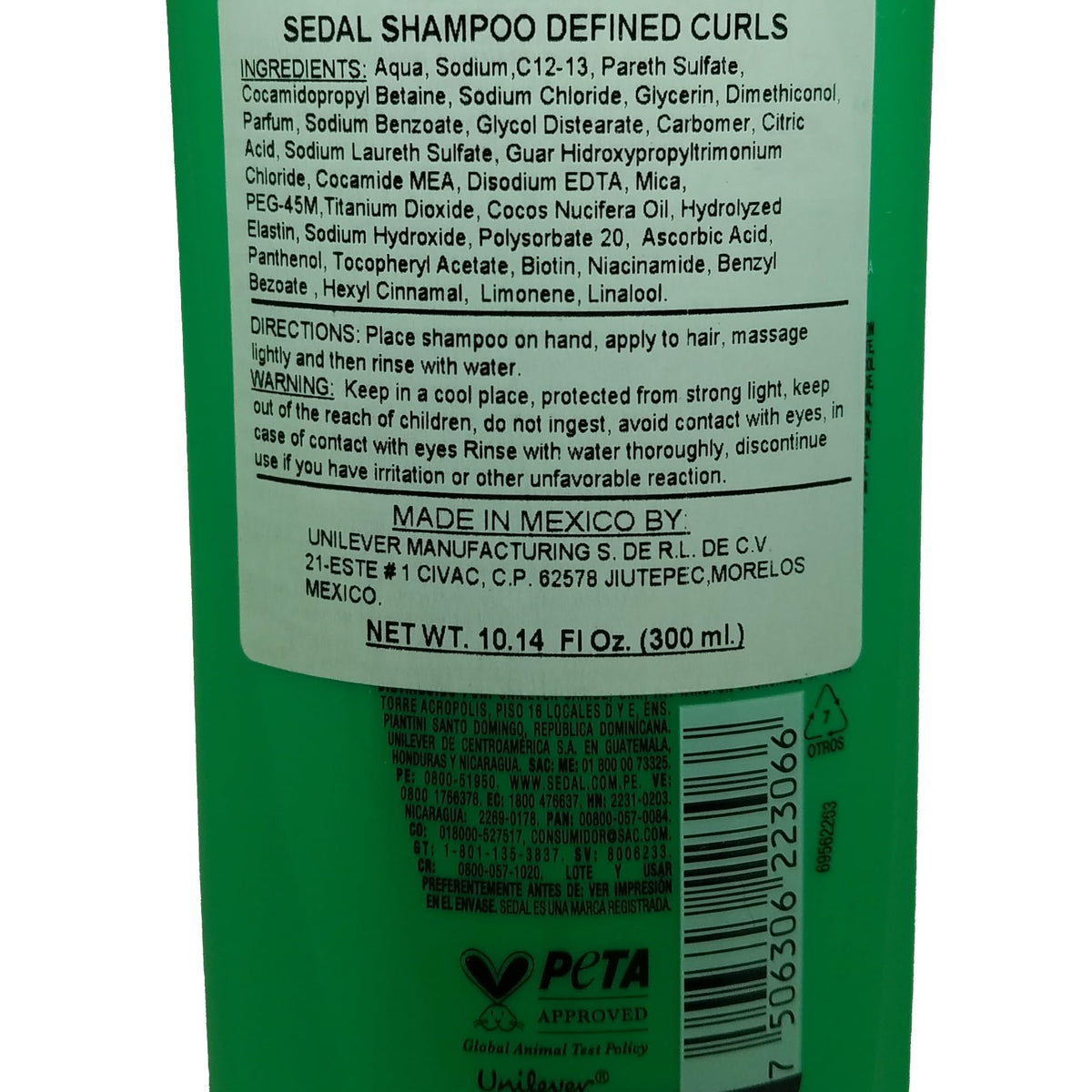Sedal Rizos Definidos in use on wet hair showcasing detangling and reduced frizz