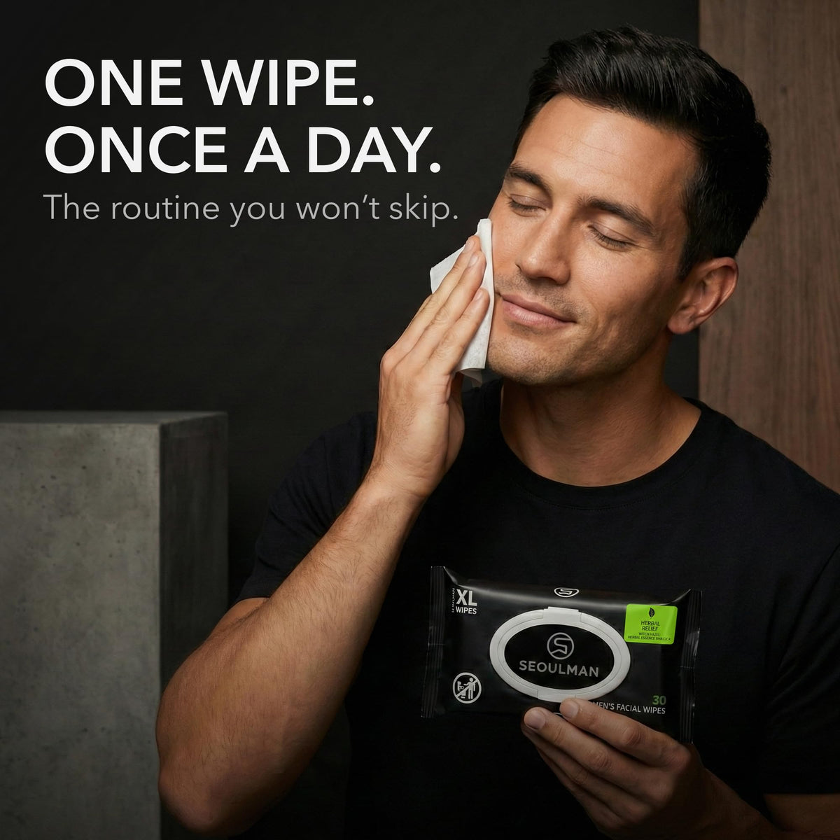 Seoulman close-up of wipe texture demonstrating durability and effective cleansing