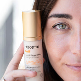 Sesderma gel cream being applied on hand showing smooth spread and hydration