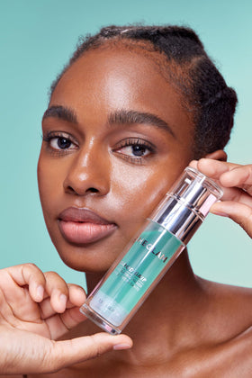 SHEGLAM label close-up highlighting oil- and silicone-free formula benefits