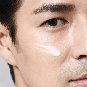 Shiseido tsubaki extract ingredient display emphasizing antioxidant protection