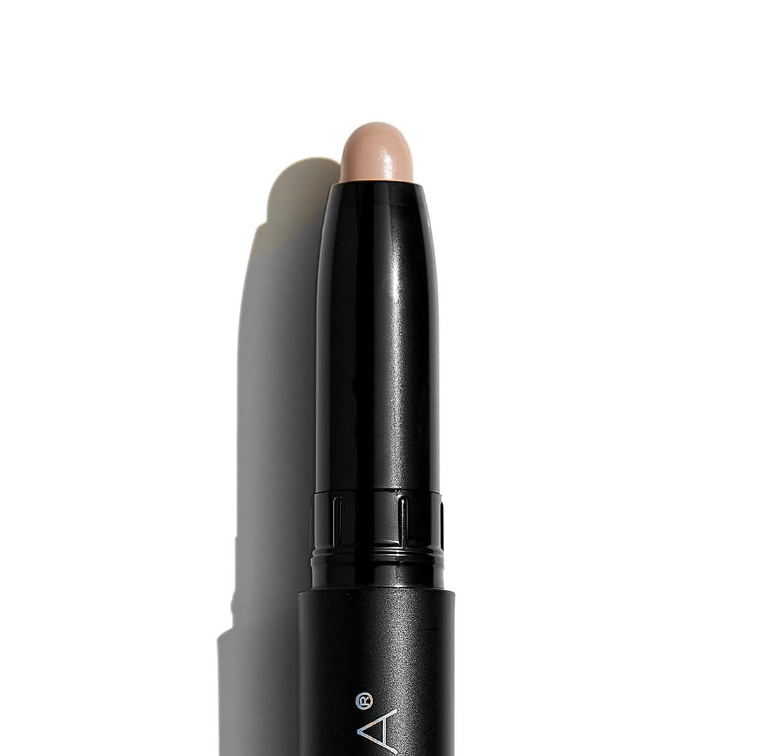 Sigma Beauty close-up of retractable tip demonstrating precise application and control
