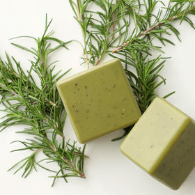 SIMPLUT shampoo bar being massaged into scalp to show refreshing, clarifying application