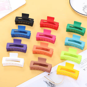 Sisiaipu color array layflat displaying twelve shades for outfit matching