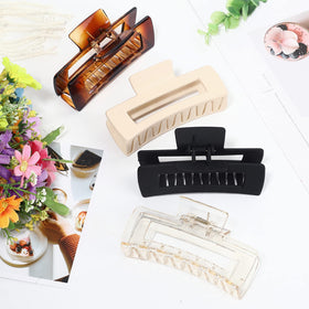 Sisiaipu clips staged in a gift box to show present-ready convenience
