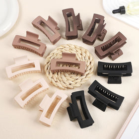 Sisiaipu clip holding a half-up hairstyle, reliable all-day styling