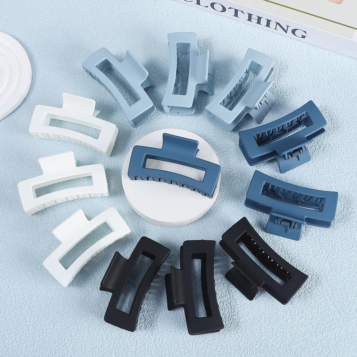 Sisiaipu clip securing an updo demonstrating secure hold for everyday wear