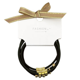 SISYOUP lifestyle shot at beach pairing hair tie with summer outfit