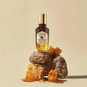SKINFOOD 1957 close texture swatches showcasing lightweight, hydrating finish