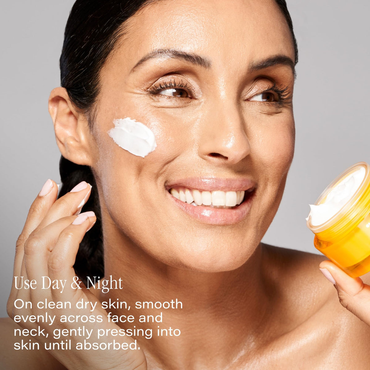 SKINN Manuka honey and botanicals close-up, emphasizes nourishing brightening benefit