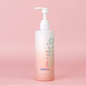 Sleek'e Silk'e pump dispense close-up demonstrating controlled application benefit