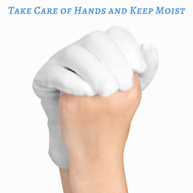 SLWJAXGT gloves worn on hands during nighttime moisturizing for better absorption