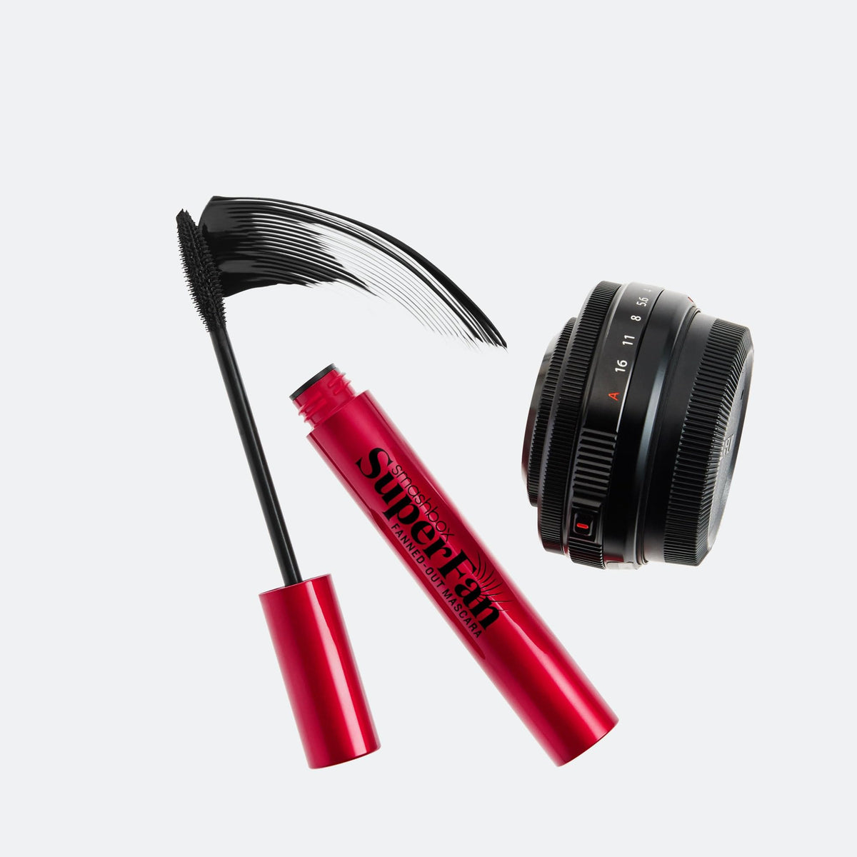 Smashbox Super Fan lifestyle application on model showing lifted lashes and daytime wear