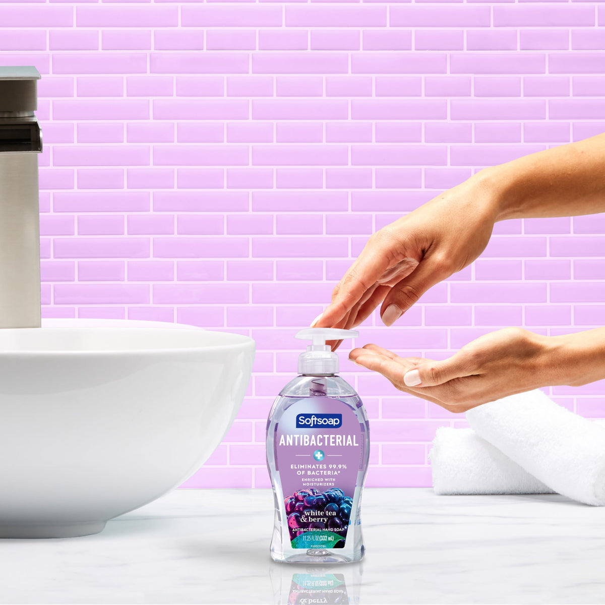 Softsoap pump and label closeup highlighting brand and easy dispensing benefit