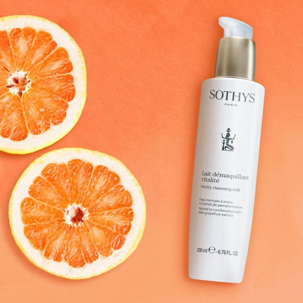 SOTHYS close-up of milky texture, shows gentle foaming and hydrating feel