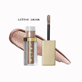 stila close-up of doe-foot applicator for precise, effortless application