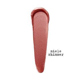 stila close-up of doe-foot applicator for precise application