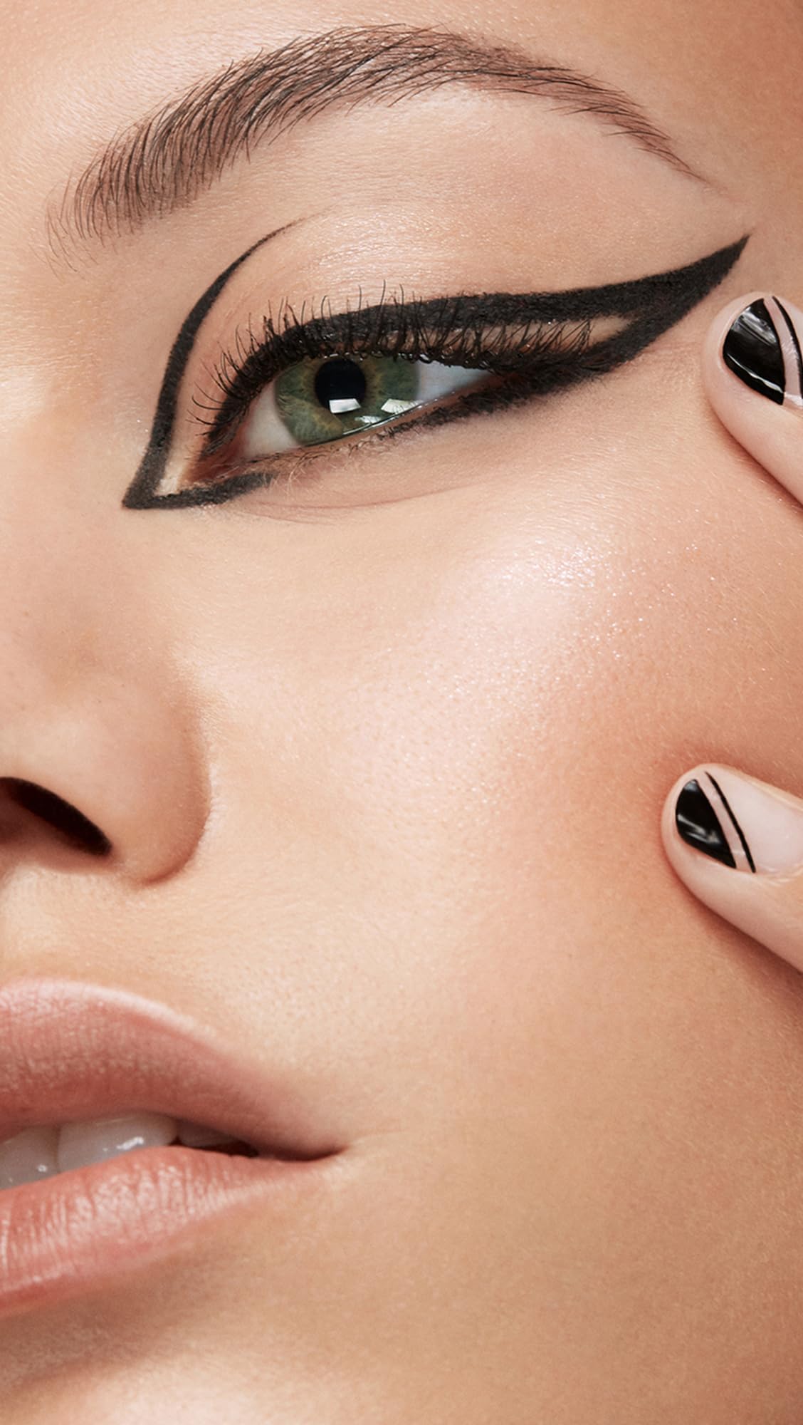 stila eyeliner in use creating a clean winged look for long-lasting definition