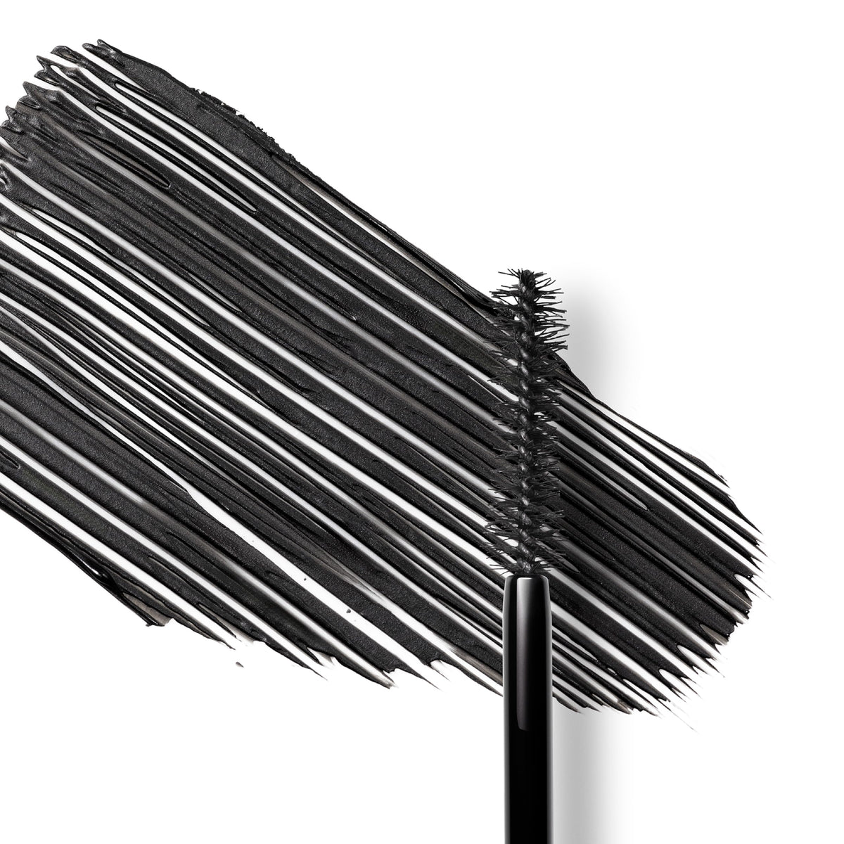 stila wand applying mascara demonstrating lift and separation