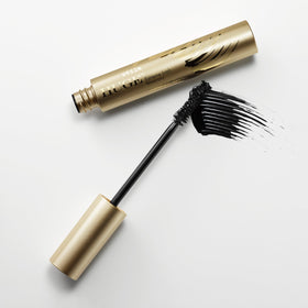 stila wand close-up highlighting curved bristles for even coating
