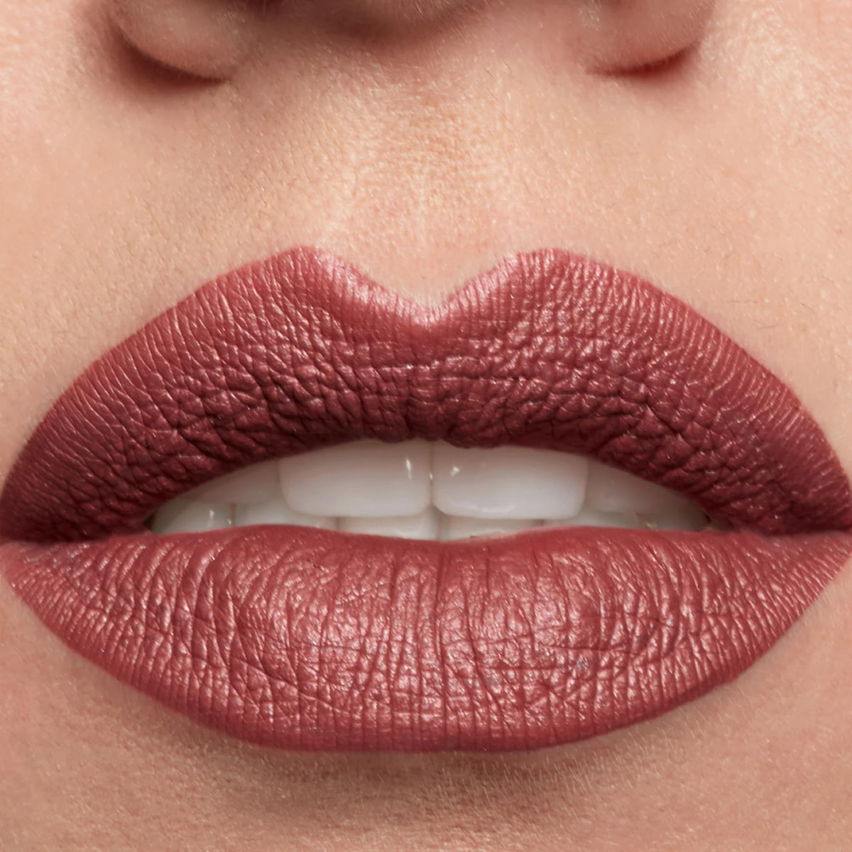 stila label and ingredients close-up highlighting conditioning ingredients