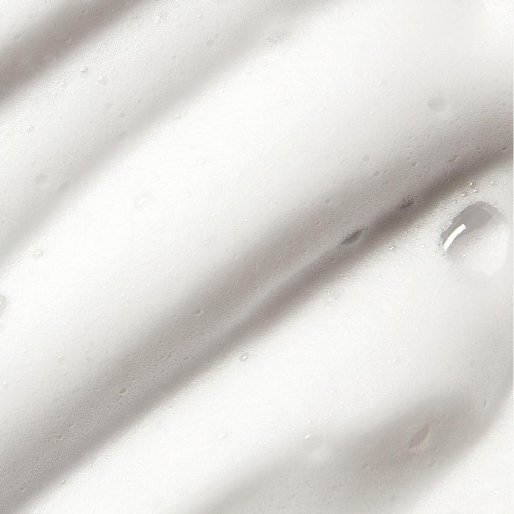 St.Tropez face mist spritz in use demonstrating quick, natural glow