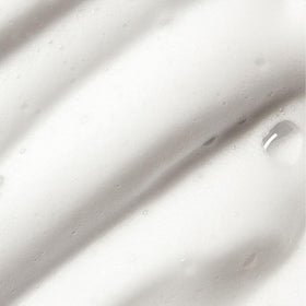 St.Tropez face mist spritz in use demonstrating quick, natural glow