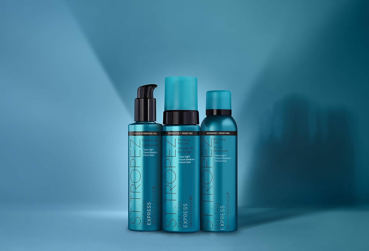 St.Tropez lifestyle image spraying back and shoulders for even coverage