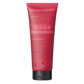 St.Tropez lotion texture close-up highlighting fast-absorbing, non-sticky finish