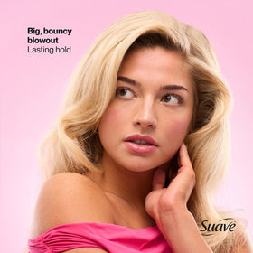 Hand holding Suave Max Hold can illustrates 11 oz size and easy handling benefit