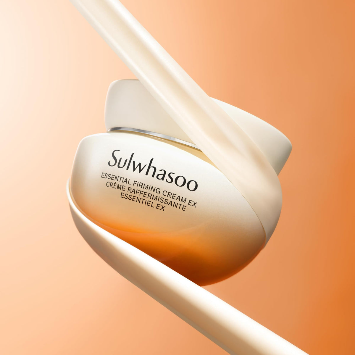 Sulwhasoo cream on hand demonstrating spreadability and immediate plumping benefit