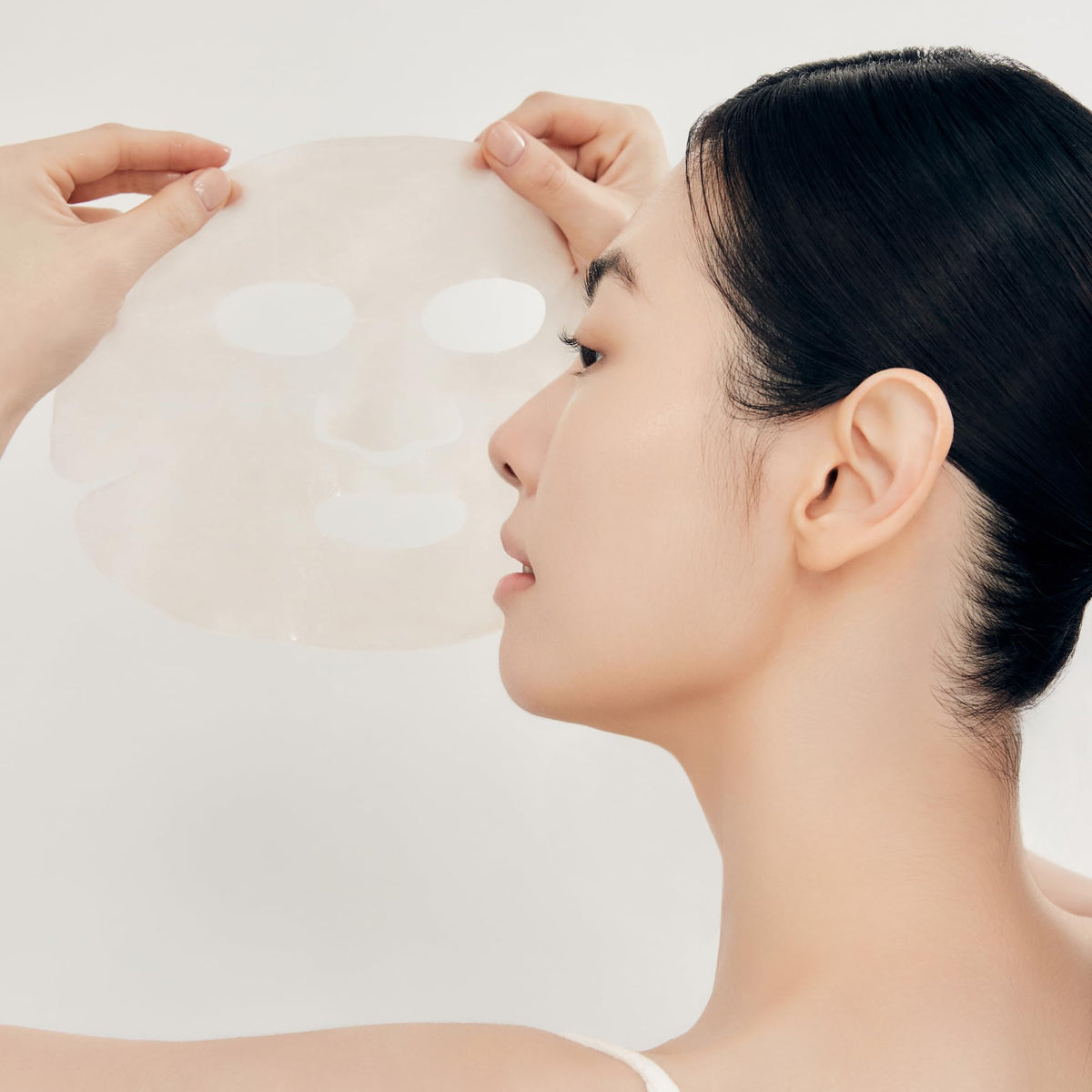 Sulwhasoo dispensed serum texture illustrating rich emollience and fast absorption