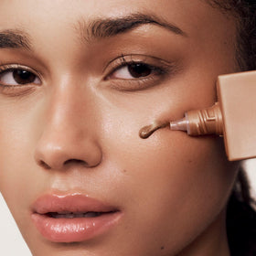 Summer Fridays drops blended into moisturizer, demonstrating buildable tinting benefit