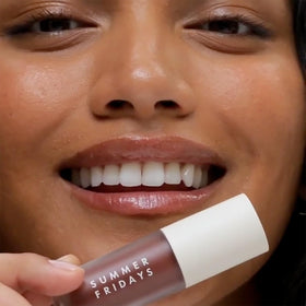 Summer Fridays gloss texture close-up highlighting non-sticky, cushiony oil feel