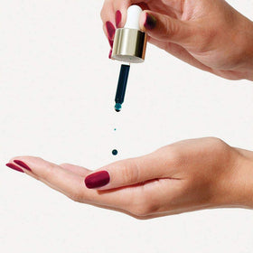 Sunday Riley Luna texture close-up of oil shimmering to highlight hydration and smooth finish