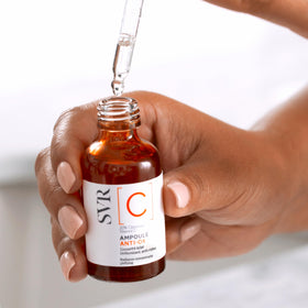 SVR dropper releasing serum, highlights smooth texture for quick absorption