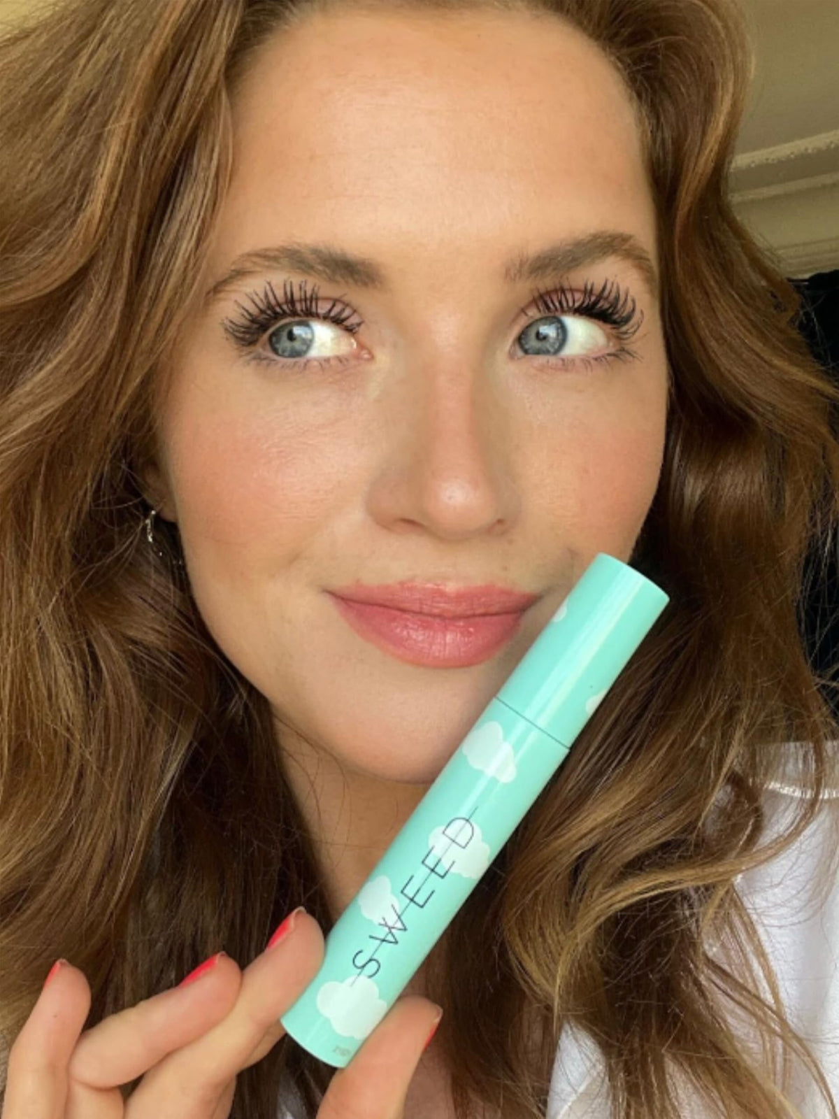 SWEED Cloud Mascara formula texture close-up showing glossy, buildable consistency