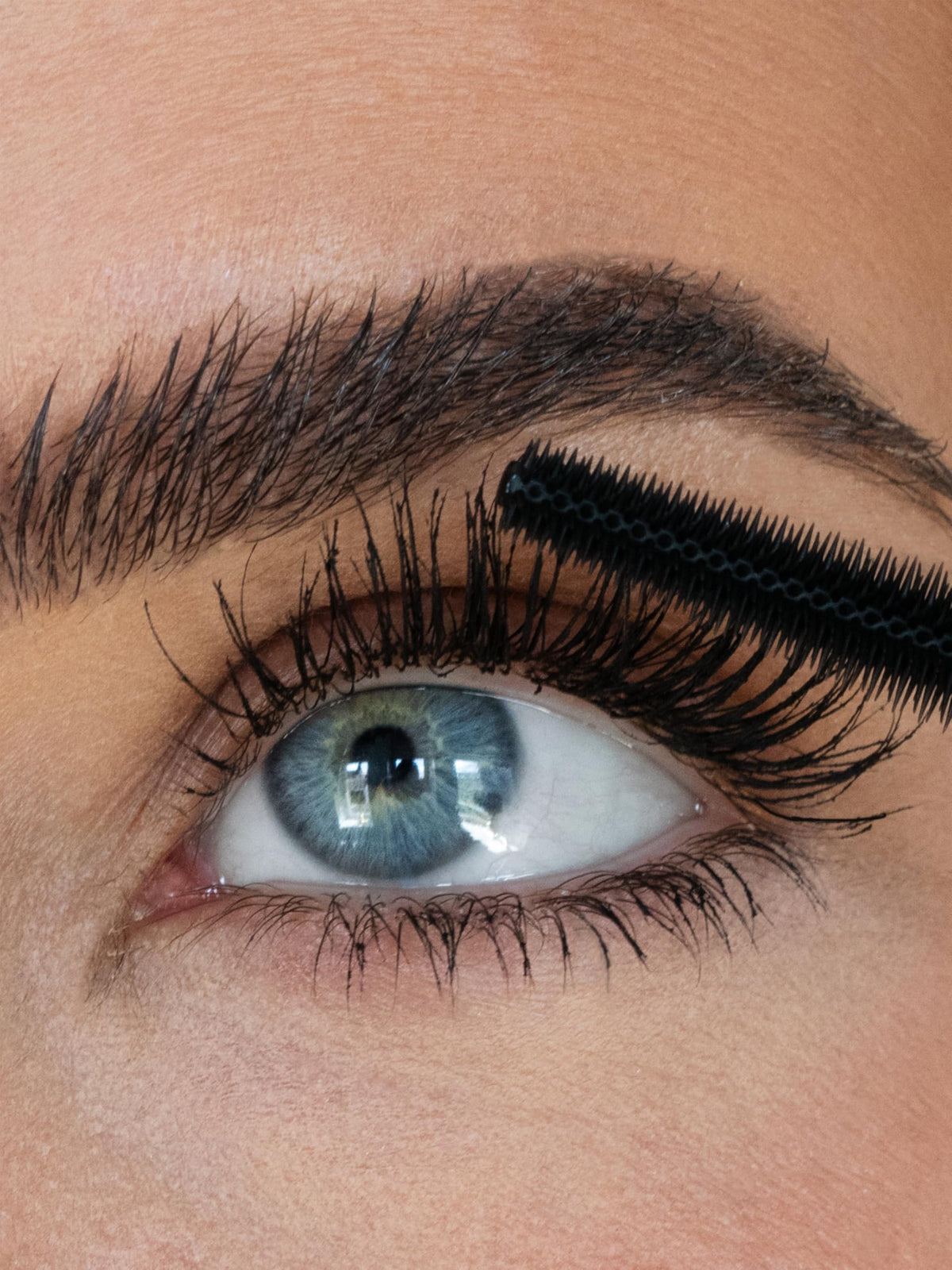 SWEED Cloud Mascara wand detail highlights brush design for precise lash separation