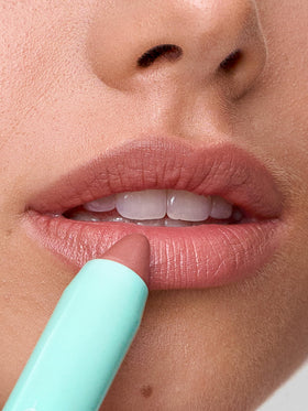Sweed Le Lipstick close-up of bullet texture, buttery finish for smooth glide