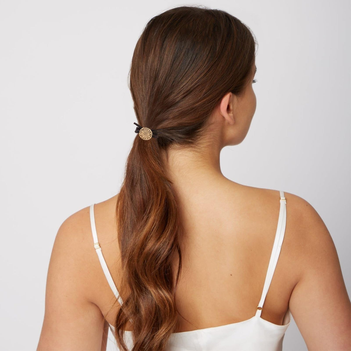 SYGY in hair ponytail demo showing secure hold for thick and thin hair