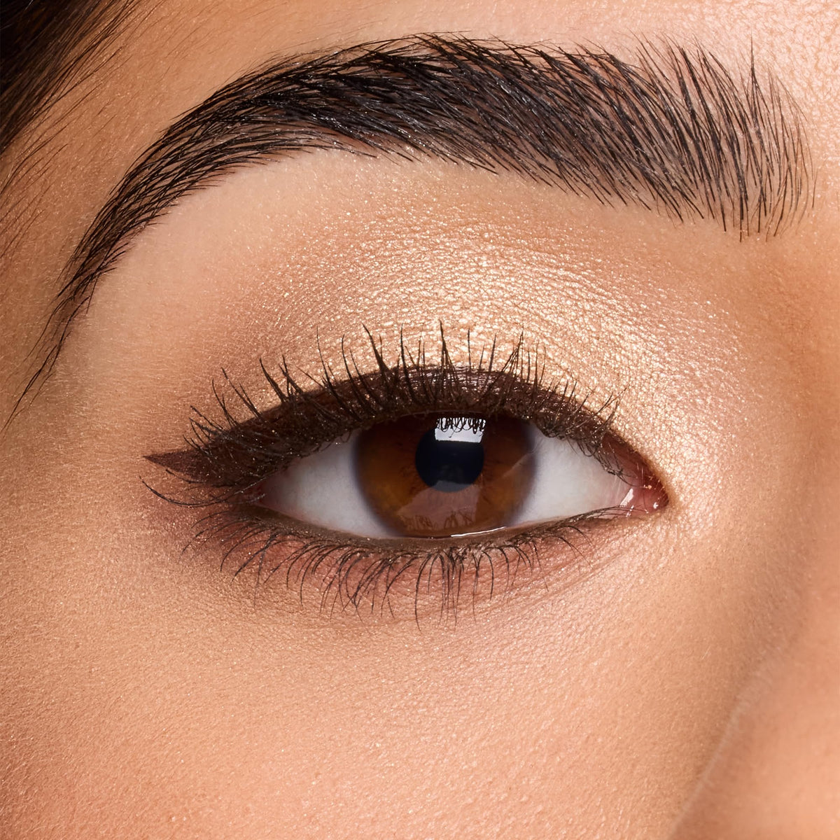 tarte dual-ended design detail highlighting convenience and travel-ready benefit
